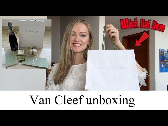 Van Cleef and Arpels unboxing | Van Cleef Diamond Alhambra