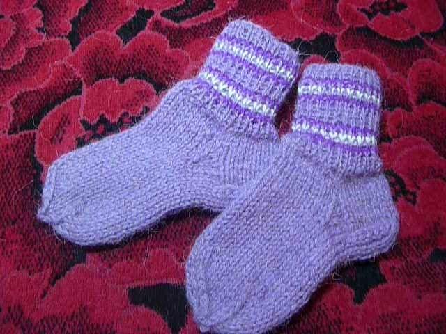 Knitted socks on 5 needlesSocks with knitting needles from A to Z are seamless, the most simple