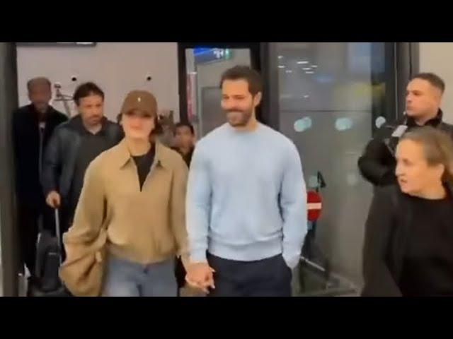 FLASHHANDE ERCEL AND HAKAN SABANCI HAND IN HAND IN AIRPORT