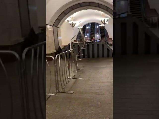 Explosion-proof door malfunction causes disruptions at Arbatskaya Metro Station, Moscow