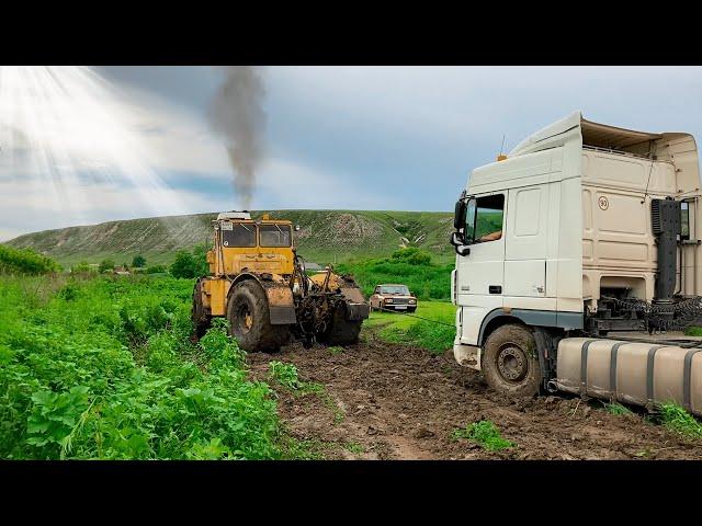 БЕНЗОВОЗ DAF УТОНУЛ В ГРЯЗИ, КОЕ КАК ВЫТАЩИЛИ К-701 И К-700