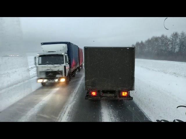 гололёд на трассе ,вот и пришла зима ,куча аварий