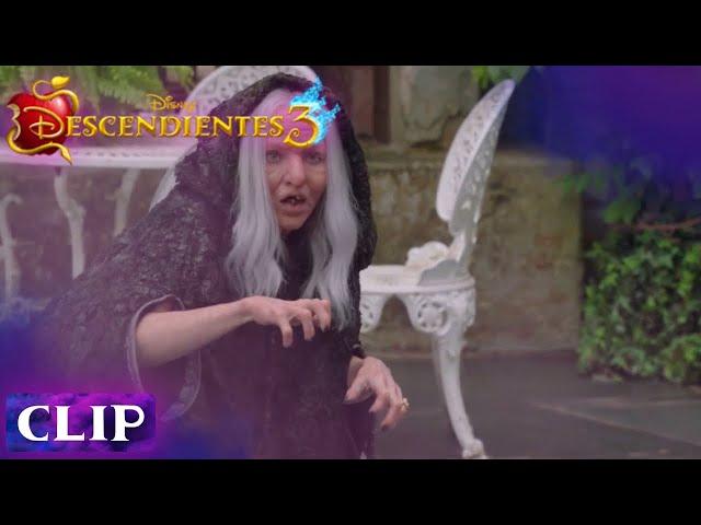 Descendientes 3 | Audrey Hechiza A Mal ( Clip#5 / Latino ) | Disney Channel