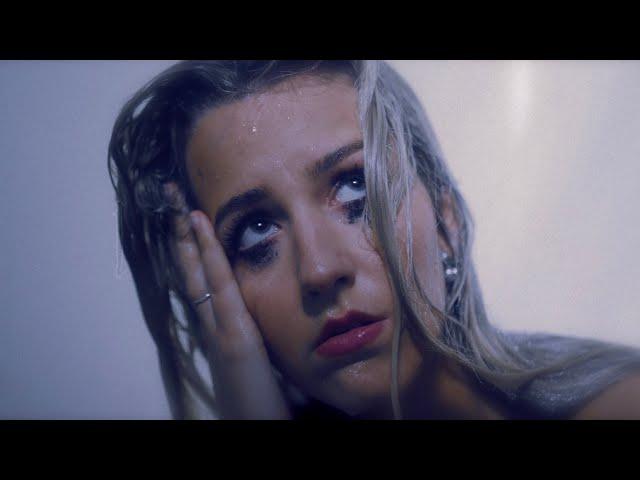 Mackenzie Arromba - underwater (official music video)