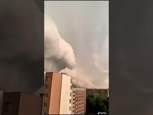 Omg the clouds cover the building #shorts #lightning #rainsounds #lightningeffect