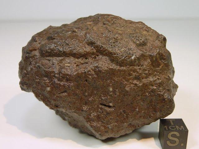 500 Lunar meteorite