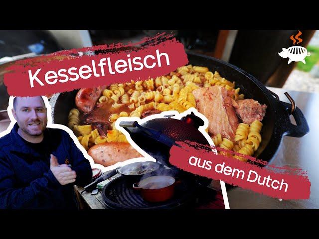 Kesselfleisch aus dem Grillschweine Dutch Oven mit Sauerkraut