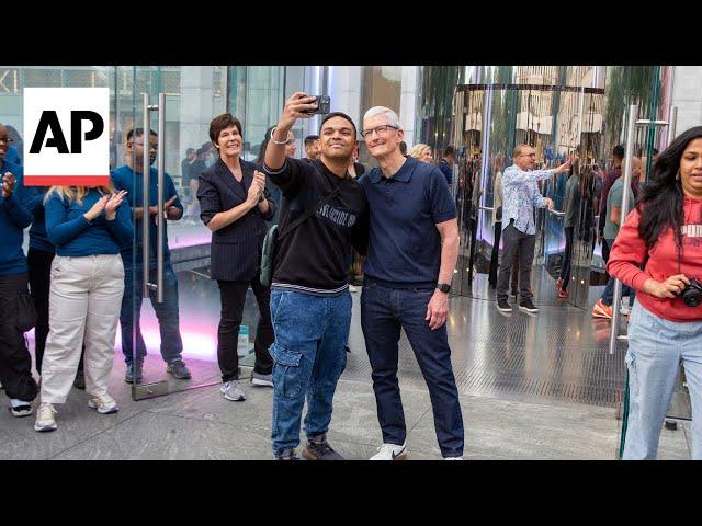 Tim Cook greets customers buying new iPhone 16 in NYC