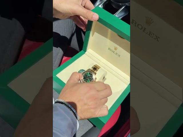 Unboxing Rolex Cosmograph Daytona In 18k Yellow Gold with Green Dial