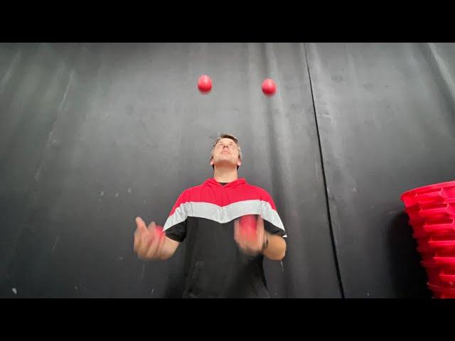 How To Juggle 4 Balls *Juggling Tutorial*