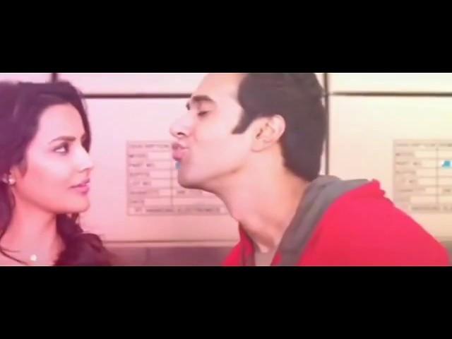 Jaadu Meri Jaan comedy kissing scene | Bollywood Movie kissing scenes | pulkit Samrat |