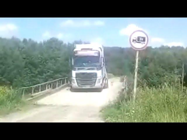 Bridge collapse: Truck driver ignores the weight limit sign