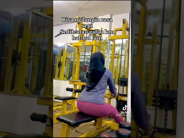 BUNDA DEWIREVANA PAMER BOKONG MULUS