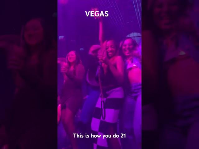 21 in VEGAS GO WATCH THOSE VLOGZ #vegas  #vegasclub #vegasnights #vegasvibes #shorts #ddg
