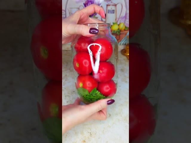 Ароматные маринованные помидоры с мелиссой, сладкие, вкусные, а маринад всегда выпивается
