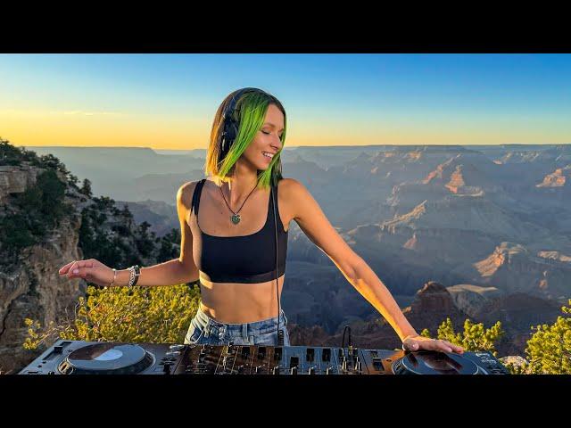 Miss Monique @ Grand Canyon (Arizona, USA) [Melodic Techno/ Progressive House DJ Mix]