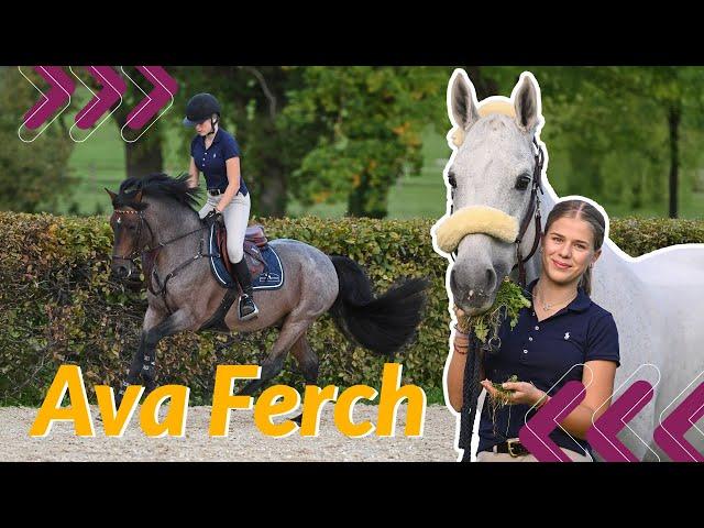 Nachwuchsstar im Springsattel: So meistert Ava Ferch Schule, Familie & die Pferde | Besuch in Bayern