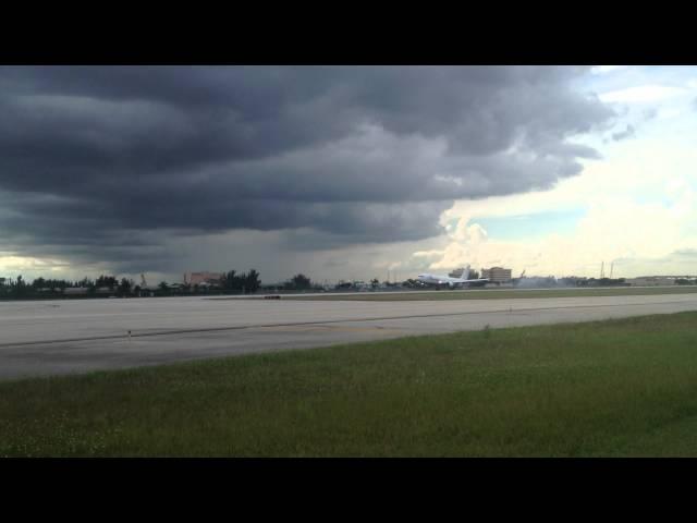 AmeriJet Boeing 767 Landing in Miami