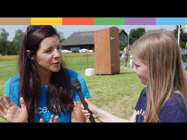 Unicef-Botschafterin Tina Weirather Interview: Elina (9), die Reporterin