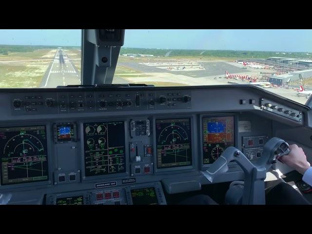 Embraer 190 Cockpit landing