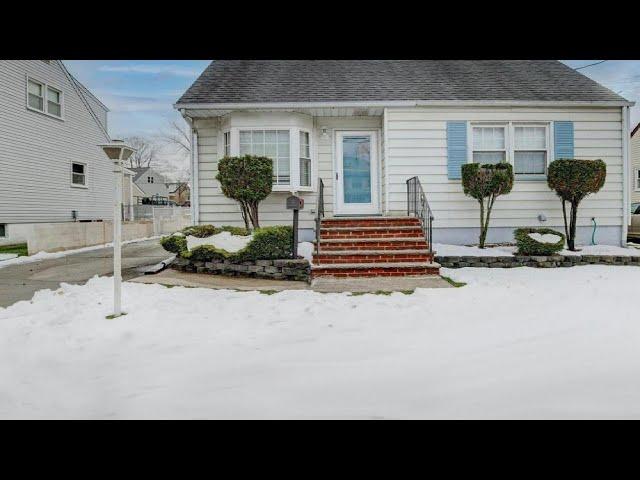 382 Main Street, Sayreville, NJ Presented by Claudia Muniz.