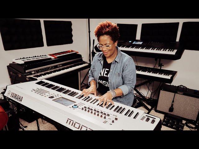 Avery*Sunshine x Yamaha MONTAGE8 White | Artist Profile | The Pianist