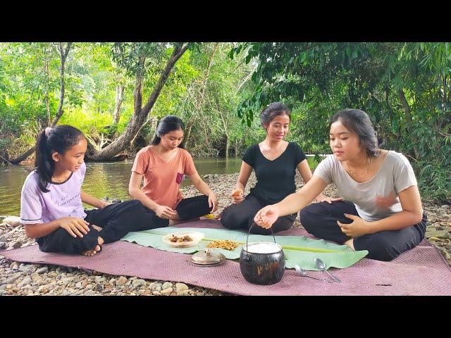 Gadis Dayak || Aktivitas Sehari-hari Mencari Makanan di Alam Hutan Kalimantan