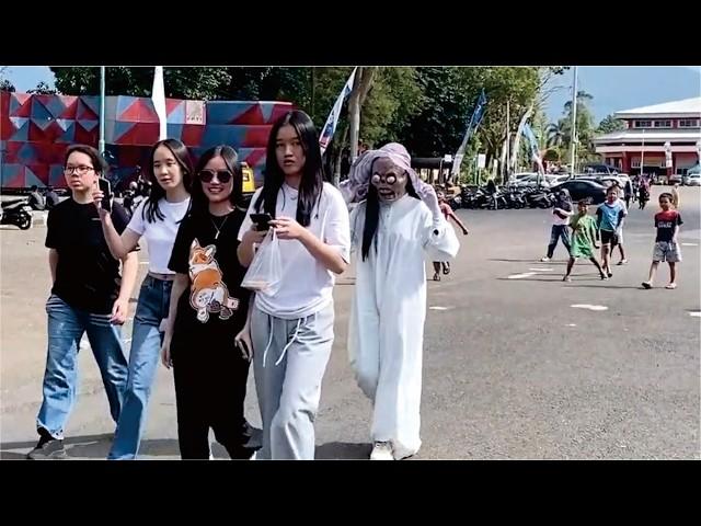 Ada hantu KUNTILANAK di siang hari || Ghost Prank in Public