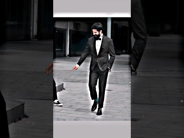 Walking  Burak ozvicit #buraközçivit#shortsvideo