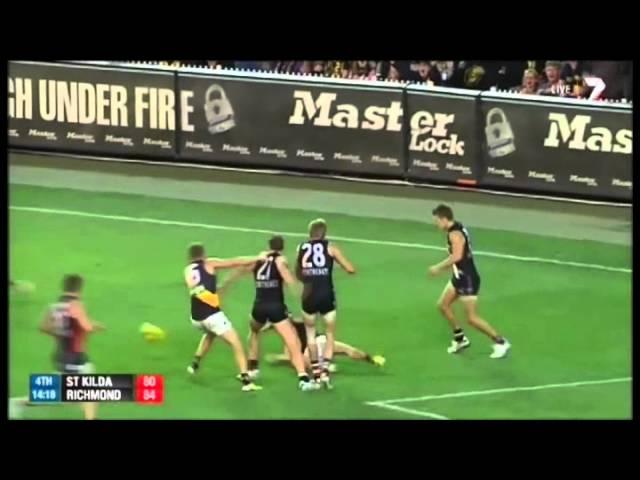 Jake King drops a hanger - AFL