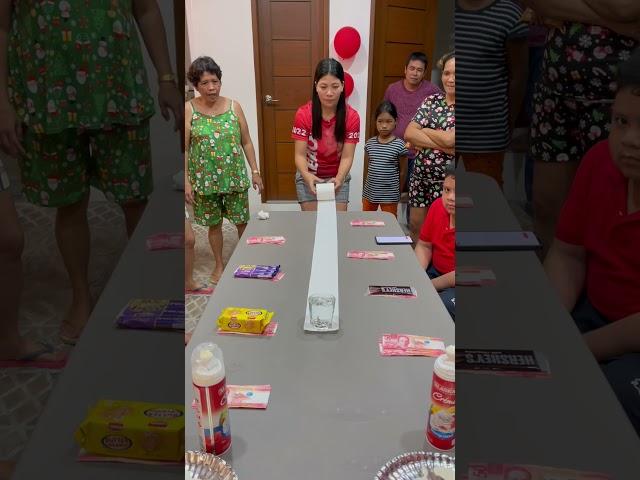 Christmas Eve Games! Roll the Tissue (December 24, 2021) Neneng