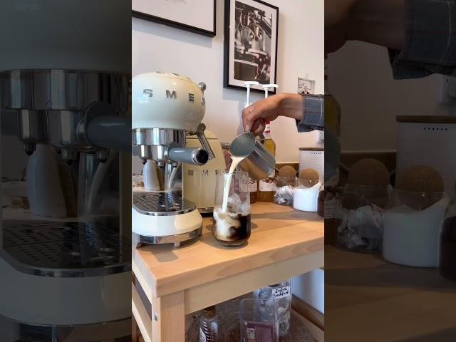 How I make my iced latte with Smeg  #smeg #icedlatte #icedcoffee #howto #howtomakeicedcoffee