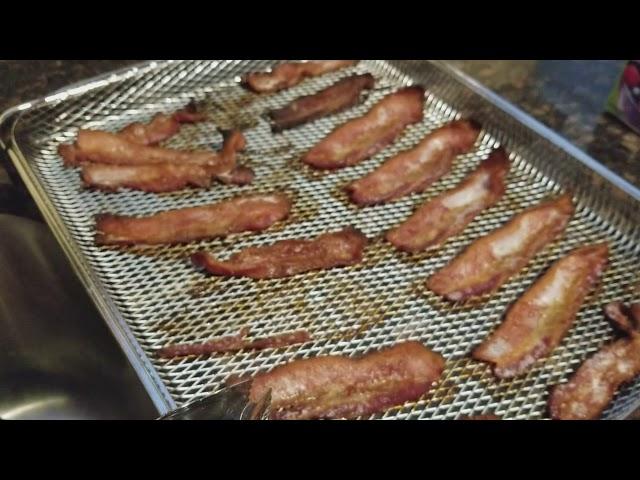 Breville Smart Oven Air Review- cooking bacon