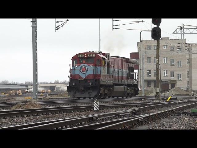 Тепловоз Ц36-7и-1521 на ст. Тапа / GE C36-7i-1521 at Tapa station