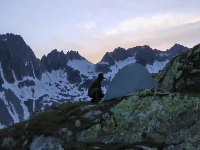 Auf der Suche nach den Schätzen der Alpen, Mineraliensuchen und Strahlen in der Schweiz