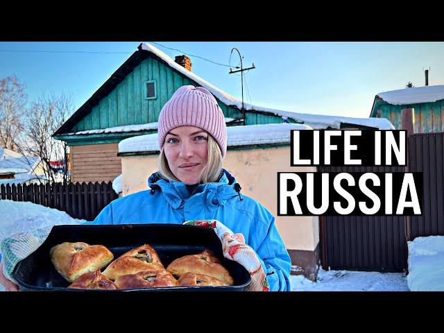 Inside a Traditional Russian House in Siberia  (making Turkic pies)