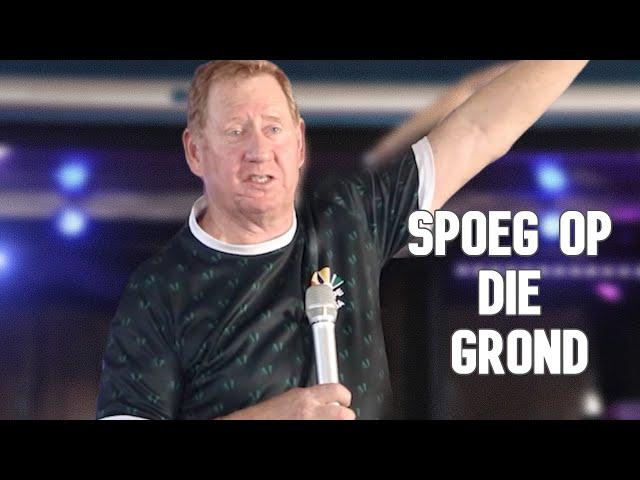 Spoeg op die grond | Rooies Strauss