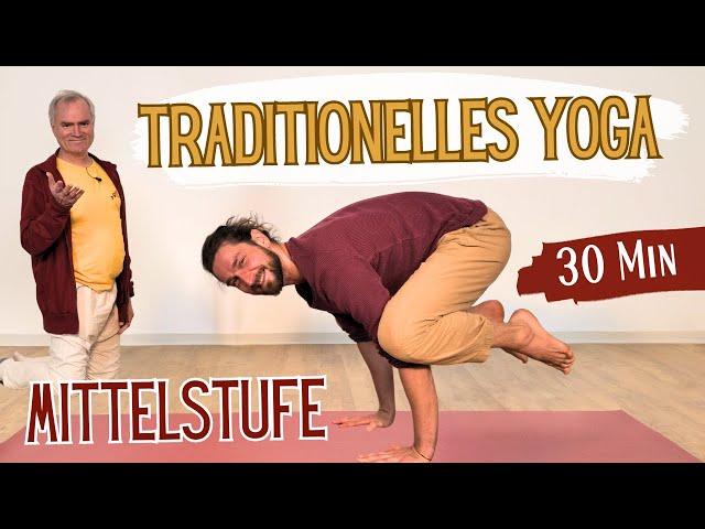 Schnell und hochenergetisch: Yoga Vidya Grundreihe Mittelstufe in 30 Minuten mit Sukadev