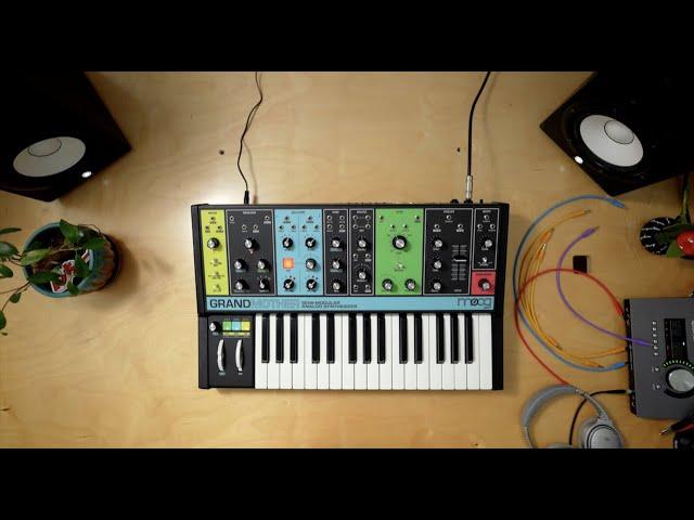 The Moog Grandmother // A Gorgeous Sounding and Looking Semi-Modular Synth