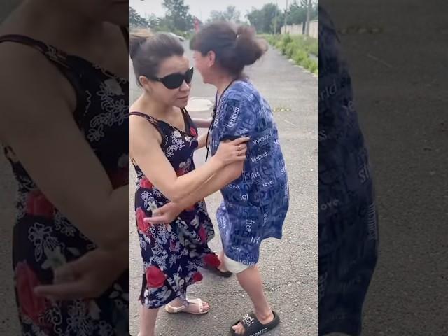 ЭМОЦИИ ПЕРЕПОЛНЯЮТ ТАНЮ РЯДОМ С ИРИШКОЙ ЧИКИ ПИКИ!