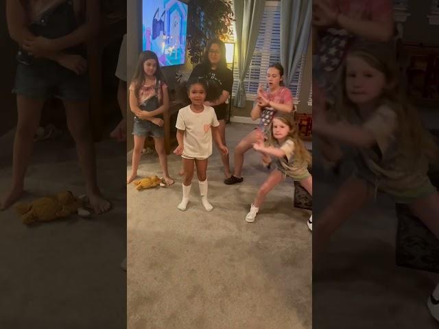 Scarlett teaching her friends ️ #scarlettgray #dance