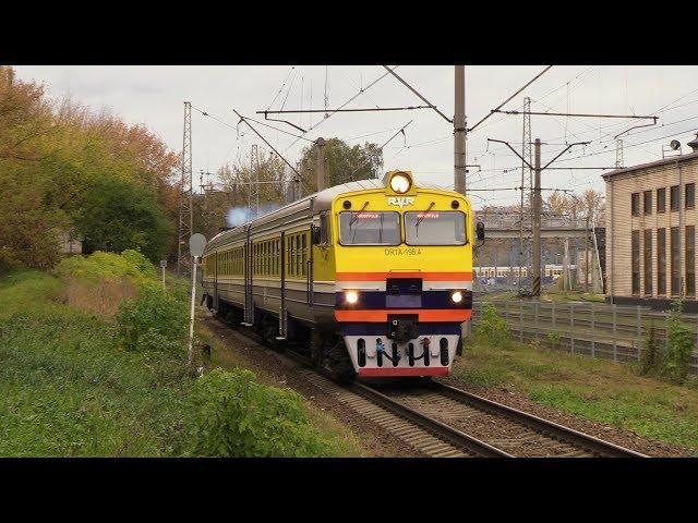 Дизель-поезд ДР1А-198/311 на о.п. Вагонный Парк / DR1A-198/311 DMU at Vagonu Parks stop