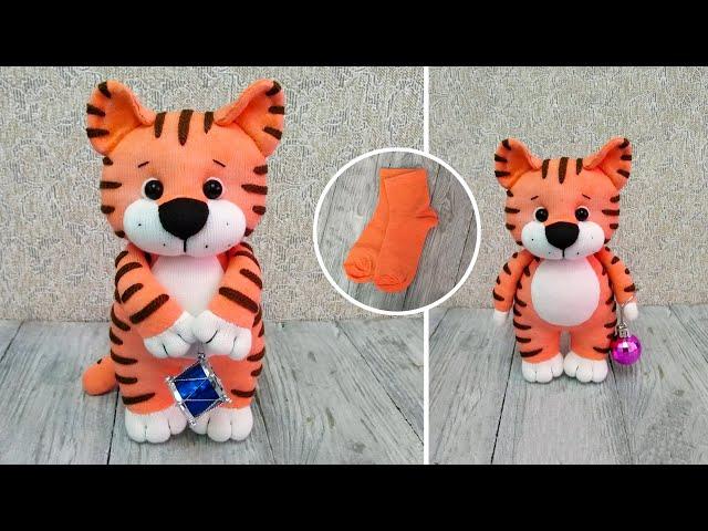 Чудесный Тигренок из Носков. Символ 2022 года  Cute Tiger out of Socks. 2022 Symbol