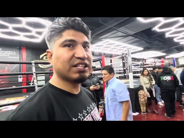 MIKEY GARCIA SHOWS US HIS BELTS AT THE NEW RGBA - ESNEWS BOXING