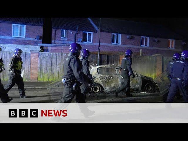 Thousands of UK police ready as rioters warned they will be dealt with quickly | BBC News