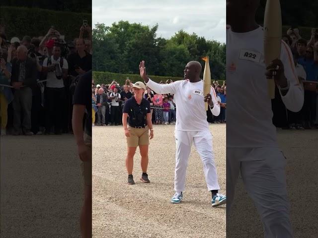 Steve Toussaint lighting up the path with the Olympic Torch in Versailles #paris2024