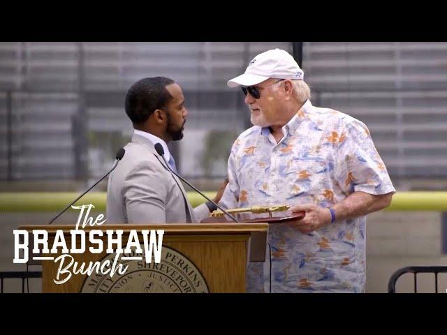 Terry Bradshaw Receives a Key to His Hometown | The Bradshaw Bunch | E!