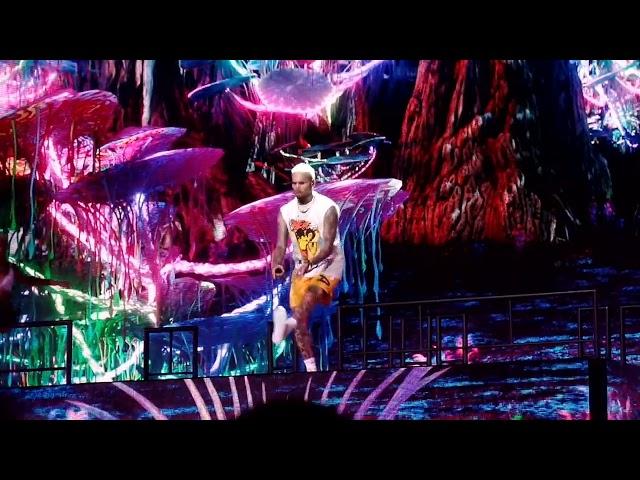 Chris Brown- Monalisa Live