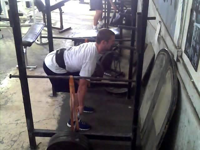 David Hays 405 deadlift against bands