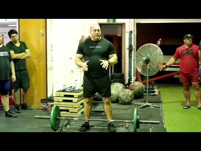 Konstantin Konstantinovs - Deadlift training: banded touch and go demonstration